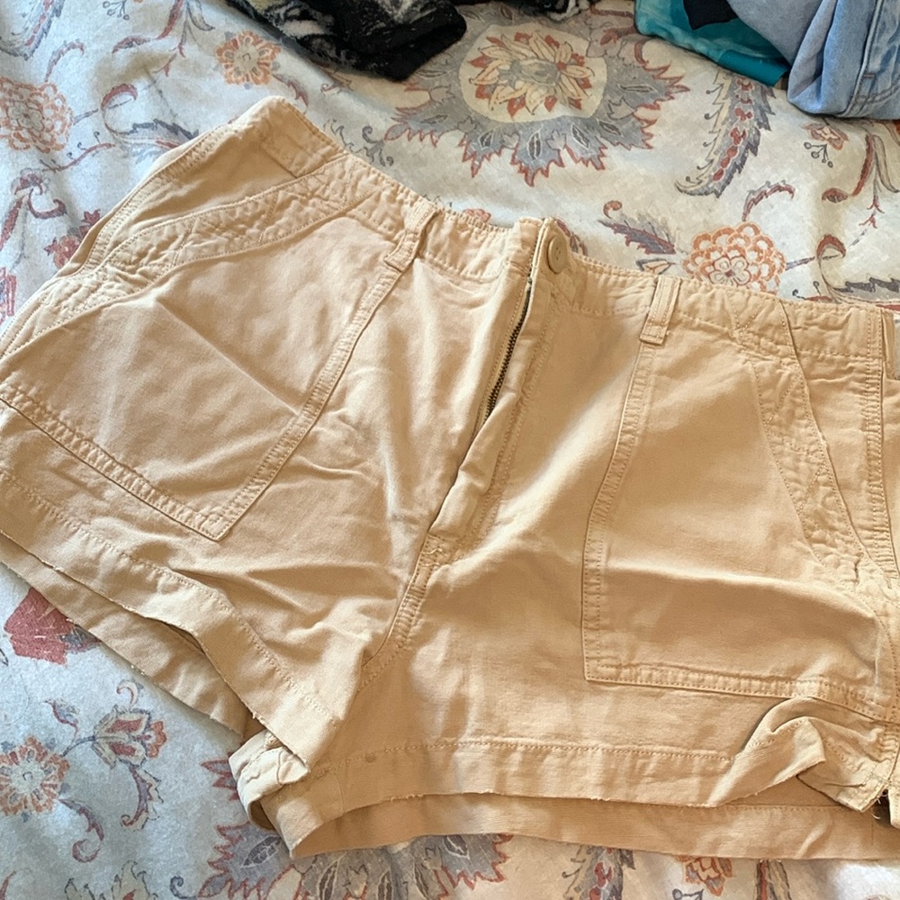 Aerie khaki shorts